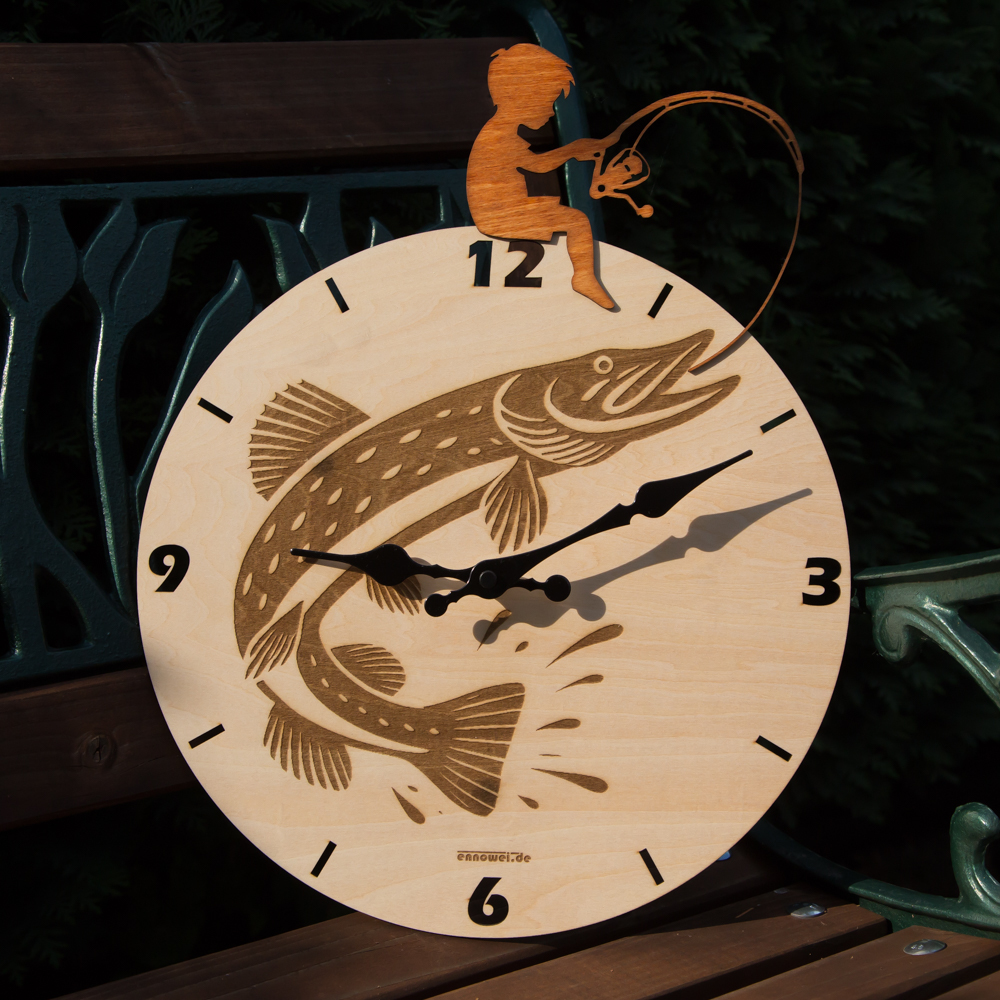 Holzuhr Modell Hecht_01